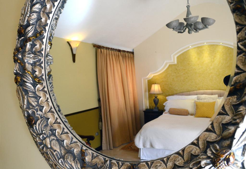 Hostal Villa Toscana Guatemala City Exterior photo