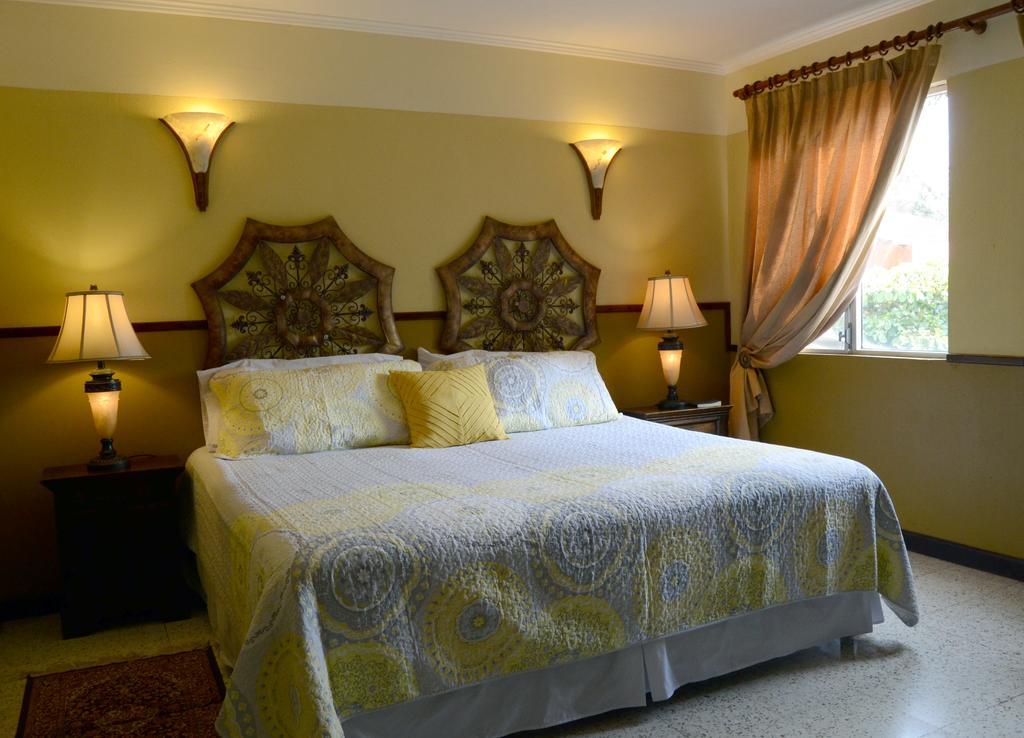 Hostal Villa Toscana Guatemala City Exterior photo